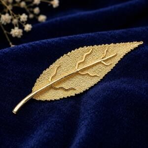 Vintage 1960s BSK Gold Tone Textured Leaf Brooch Pin Nature Statement